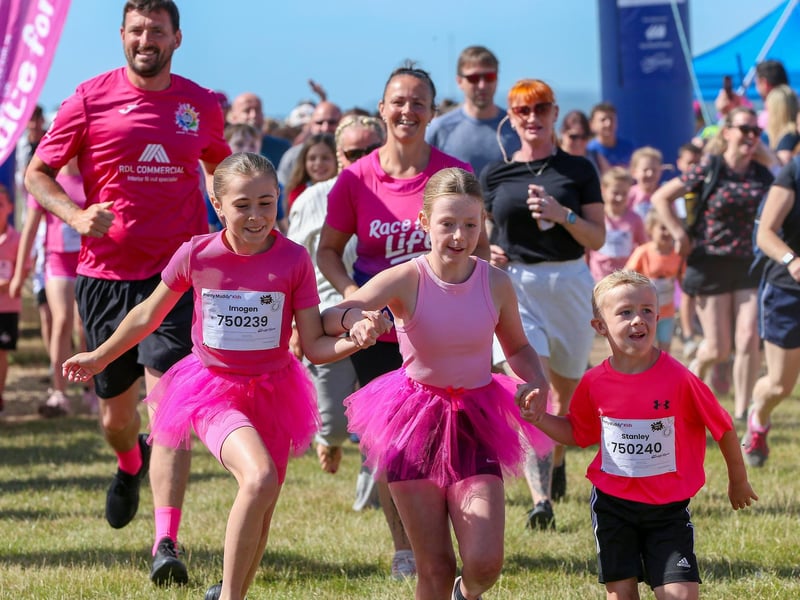Race For Life Pretty Muddy, Southsea CommonPicture: Chris  Moorhouse (290624-027)
