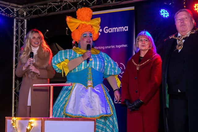 Amy Hart with Jack Edwards, Lady Mayoress Patricia Jonas and Lord Mayor Frank Jonas at the switching on of the Commercial Road, Portsmouth, Christmas lights. Picture: Mike Cooter (181121)
