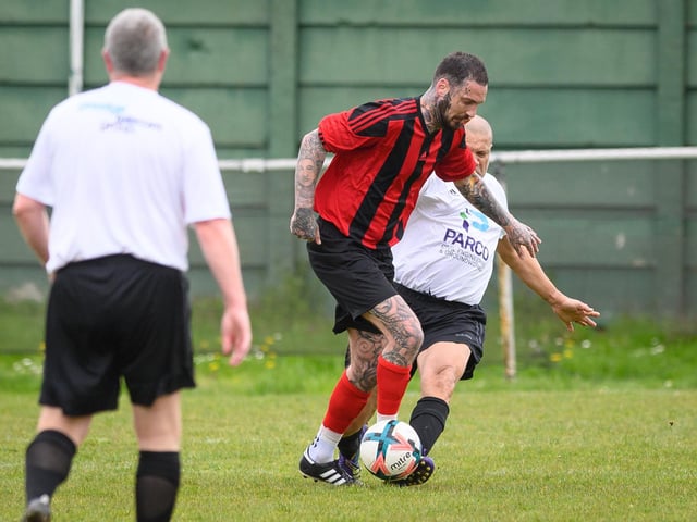 Action from the Jon Gittens memorial charity match between a team of former Fareham Town players and a side of ex-Pompey and Southampton professionals. Picture: Keith Woodland (160421-502)
