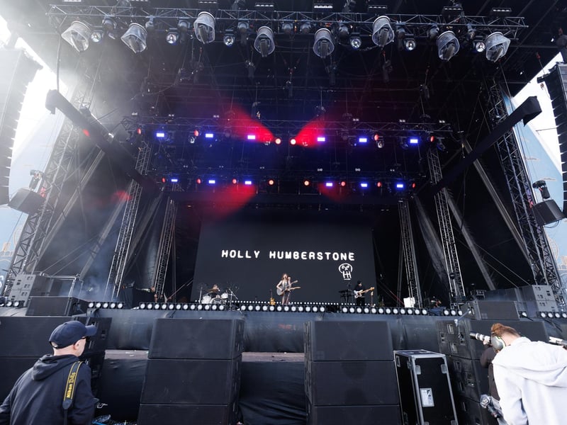 Pictured: The Crowds enjoying the time with Holly Humberstone on Common Stage Picture:Marcin Jedrysiak