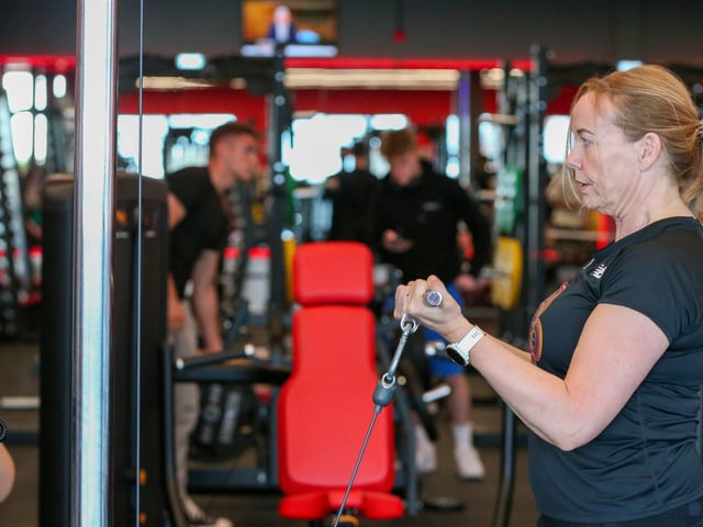 Runner Catrina Groves tries out the equipment at Snap Fitness Fareham.Picture: Chris  Moorhouse (220624-23)