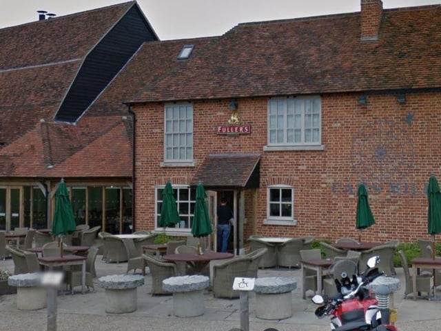 Cams Mill on the Cams Hill Estate in Portchester is a fantastic pub inside and out with lots of character, not to mention views of Upper Fareham Lake. Outside there is a covered seating area, as well as seats in the summer sunshine!