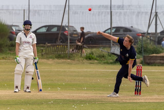 Danielle Ransley bowling for Portsmouth. Picture: Mike Cooter