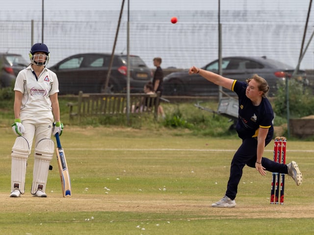 Danielle Ransley bowling for Portsmouth. Picture: Mike Cooter