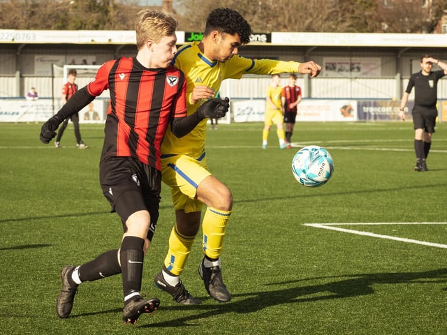 Action from the U16 GEC Marconi Invitation Cup final between Horndean Hawks Condors (red/black) and Pickwick Youth Panthers (yellow). Picture: Keith Woodland (260221-145)