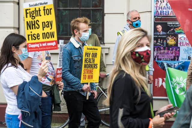 Crowds outside of the King's Theatre on Albert Road demonstrate in support of the NHS. Picture: Mike Cooter (030721)