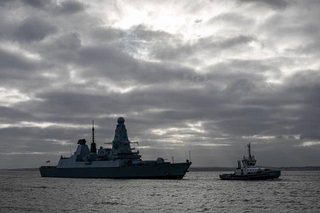 HMS Duncan Homecoming on Friday 22nd December 2023

Pictured: HMS Duncan entering Portsmouth Harbour on Friday 22nd December 2023

Picture: Habibur Rahman