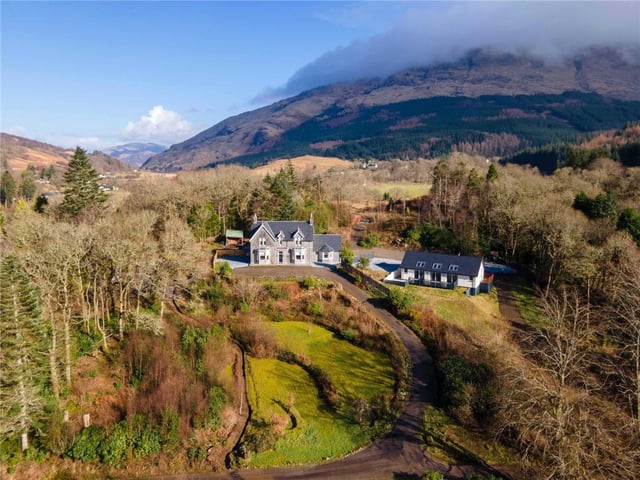 Aerial view of property showing elevated position and spectacular setting.