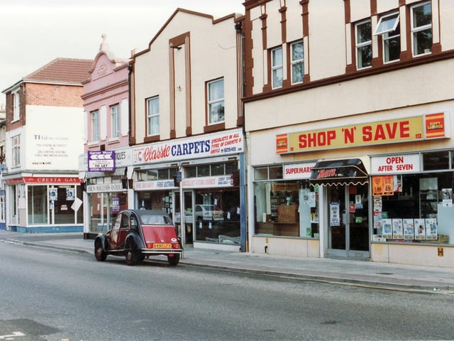Cresta Gas, Classic Carpets and Shop and Save, Albert Road Portsmouth around 1992 Picture: C1528-3
