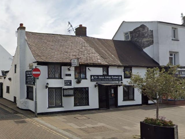 Indian Cottage on West Street has a rating of 4 out of 5 from 165 reviews on TripAdvisor.