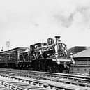 The French fleet visited Portsmouth from August 7 to 14, 1905. Supposedly here we see a train dressed overall for the occasion leaving Portsmouth Harbour station.