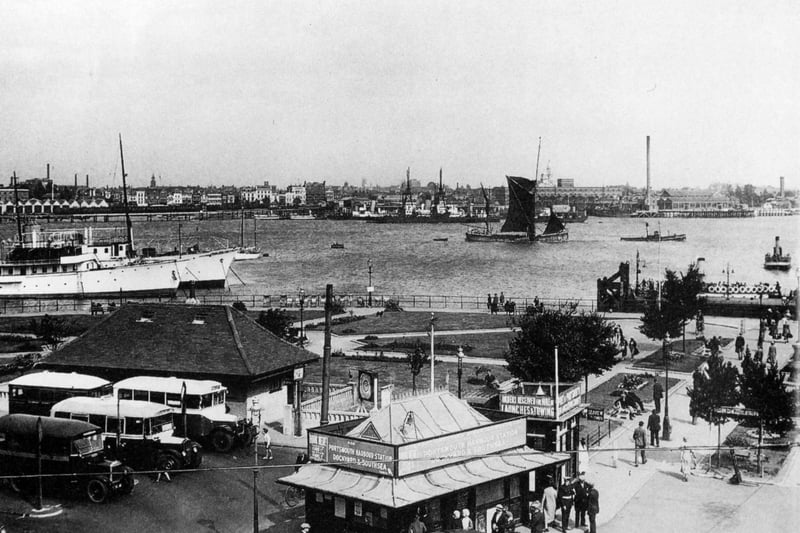 Gosport Esplanade and gardens 1937. The News PP450