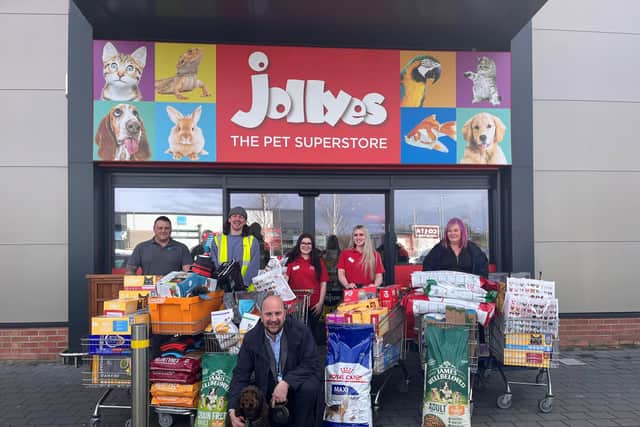 Cllr Pitt at Jollyes pet store. Portsmouth foodbanks and pantries will soon be able to support pet owners struggling to cope with the cost of living.