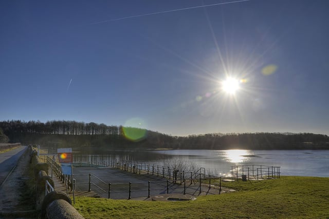 Beginning on Alwoodley Lane, walkers can head down towards the reservoir and follow a five mile circular route around the open water, passing by woodland and sprawling fields along the way.