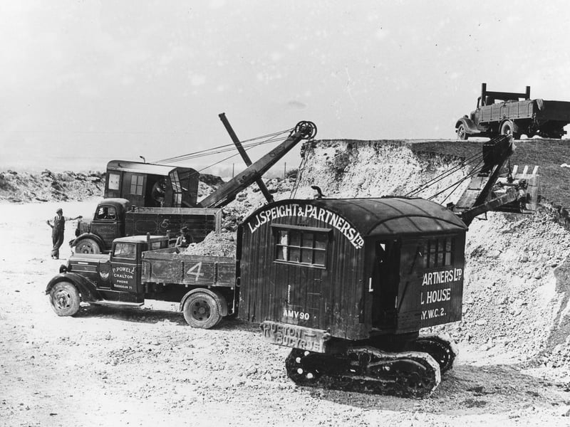 Construction works from local businesses on Eastern Road in 1938. The News PP4200