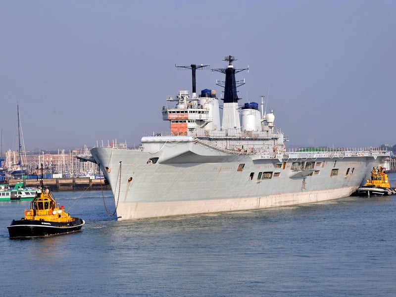 HMS Invincible leaves Portsmouth for the final time en route to Turkey