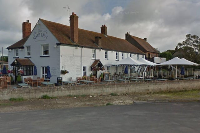 Sat firmly on the water's edge, The Ship Inn at Langstone not only offers a traditional British pub atmosphere but it also comes with a gorgeous view.