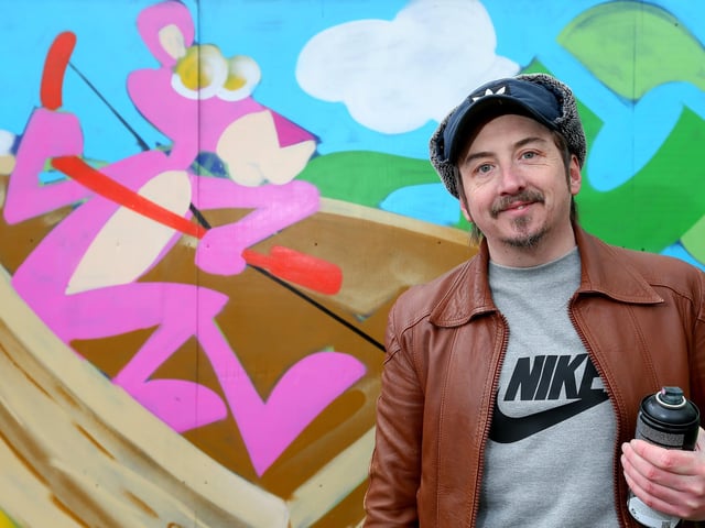 Chris Reeves working on the wall behind Hilsea Lido. Picture: Chris Moorhouse (jpns 250223-17)
