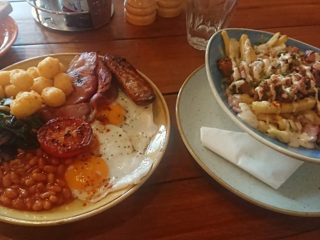 Copnor Kitchen in Copnor Road, Copnor, has a 4.6 rating from 194 Google reviews. Pictured is the big breakfast with a side of loaded chicken and bacon fries.