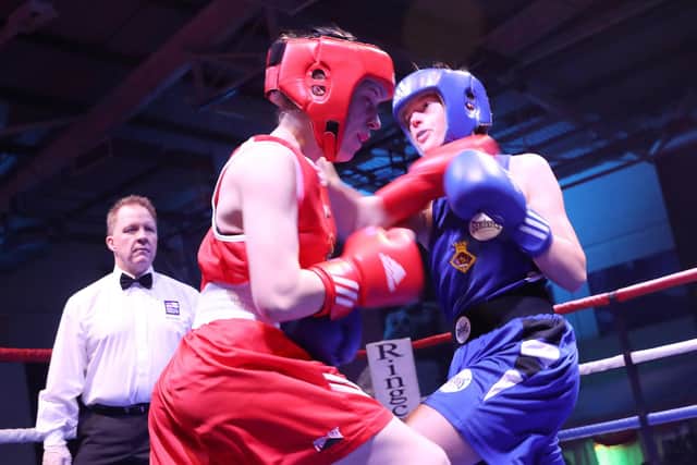 HMS SULTAN BOUTS 2019
S/LT MASON(SUL) VS ET CIS NAYLOR (CWD):The HMS Sultan Boxing Dinner Show