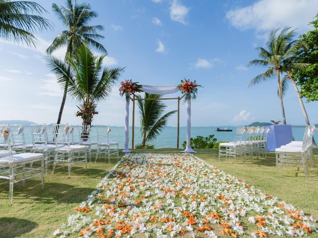 TUI now offers wedding packages in Thailand.