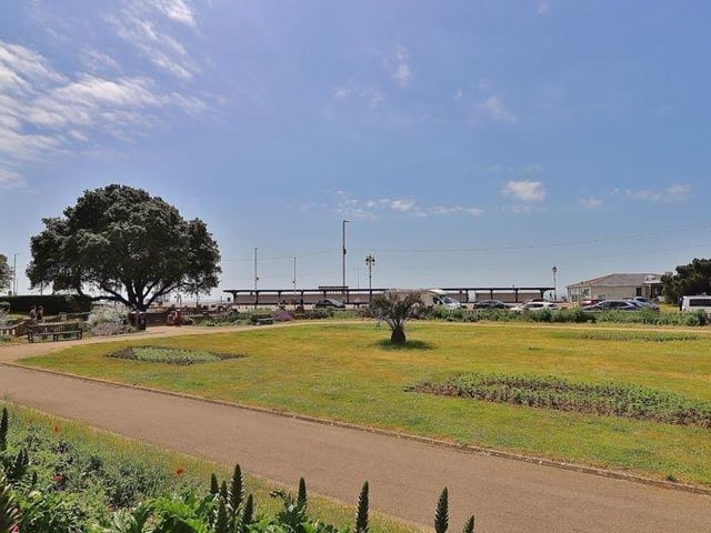 This two bedroom ground floor apartment is located in SeaView Apartments, in South Parade right on the Southsea seafront and next to the promenade