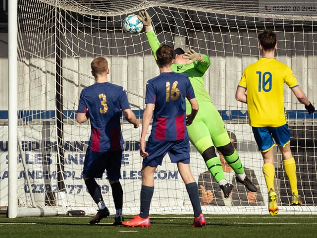 Locks score en route to taking a 3-0 lead. Picture: Keith Woodland