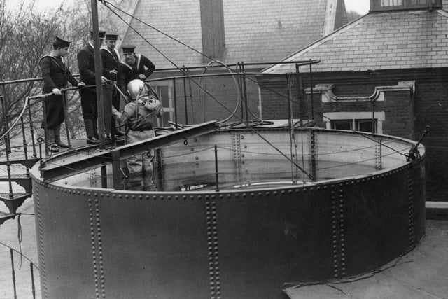 Circa 1950:  A naval diver descending into a diving tank at Whale Island, Portsmouth.  (Photo by Fox Photos/Getty Images)