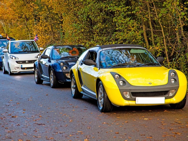 Smart cars entering Beaulieu for Simply Smart