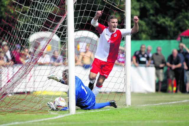 Portsmouth-born Will Spetch has scored four goals in two Southern League games - all headers - since being moved from defence to up front.
Picture - BOURNEMOUTH DAILY ECHO.