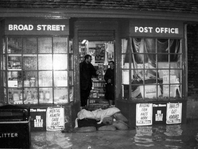 Flooding in Broad Street, Old Portsmouth, April 1993