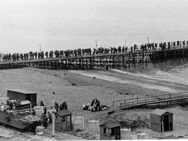 South Parade Pier, troops boarding LSI