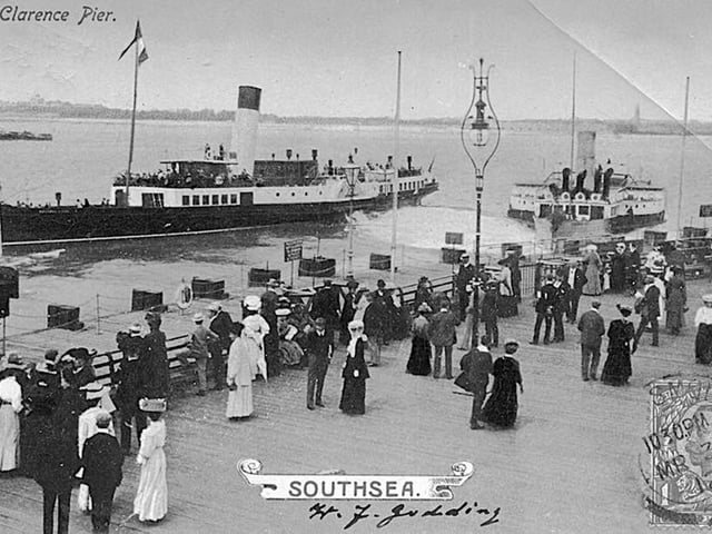 PS Duchess of Fife coming alongside Clarence Pier in 1907