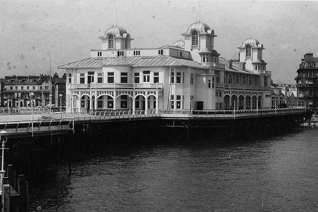 The newly rebuilt South Parade Pier 1908. Picture: Patrick Boyle/Memories of Bygone Portsmouth