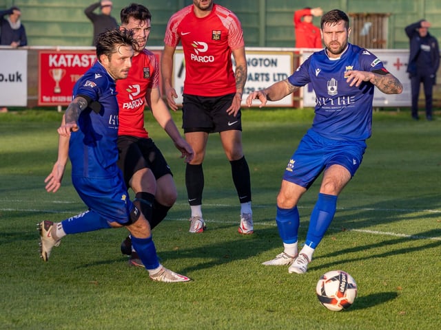 Fareham (red) v Baffins Milton Rovers. Picture: Mike Cooter