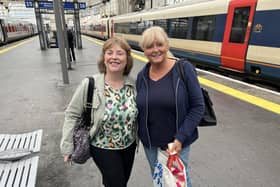Anne Clowes (l) and Laura McInnes (r), who had traveled from Portsmouth to London in order to pay their respects to the late Queen.