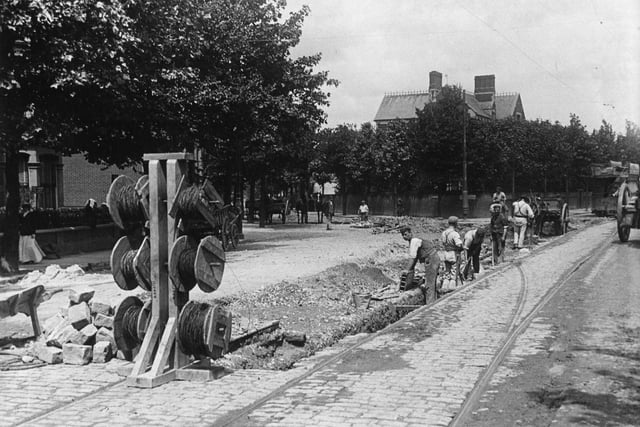 1901: The laying of cables at North End Junction in Portsmouth for the electrification of the tram system. (Photo by Hulton Archive/Getty Images)