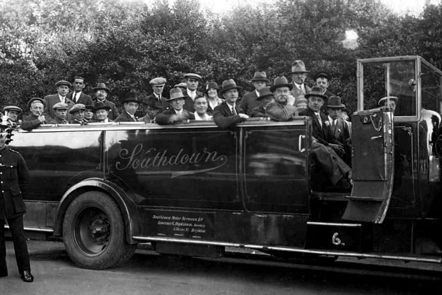 Sent in by Pat Arnold of Portsea, we see a Brickwoods Brewery staff day outing.
Pat's in-laws Jess and Fred Arnold can be seen centre, standing in the charabanc.
What wonderful modes of transport these predecessors of the coach must have been. Rolling around the countryside in the open air. Lovely. Are there any left does anyone know?