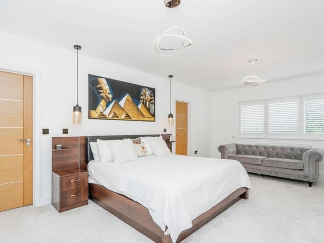 The property is nearby schools and a number of public transport links including Cosham and Hilsea train stations.