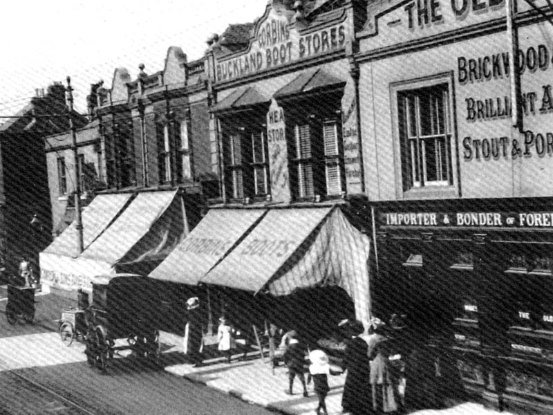 This pub used to stand in Kingston Road, Buckland, with a tavern having existed on this site since the 1820s. It ceased trading in 1982 and was demolished in 2005
