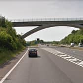 The A3(M) southbound approach to the junction 5 roundabout, near Bedhampton.