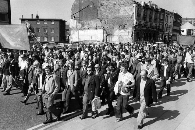 Portsmouth Dockyard workers going on strike in June 1975. The News PP4563