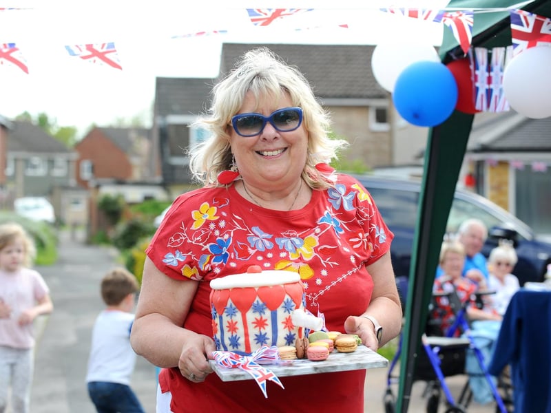 Lesley Brunt, winner of the cake competition at Tavistock Gardens and Luard Court in Havant (070523-4479)