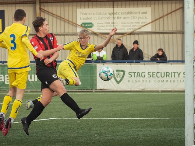 Action from the U16 GEC Marconi Invitation Cup final between Horndean Hawks Condors (red/black) and Pickwick Youth Panthers (yellow). Picture: Keith Woodland (260221-1033)