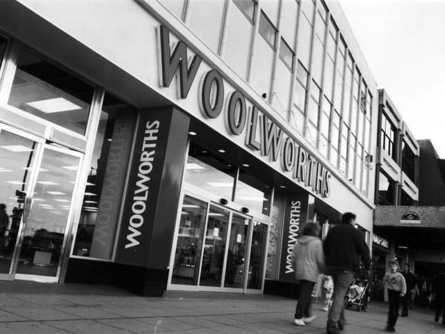 Remember Woolworths? Here is a picture of the old store in West Street, Fareham in April 1994.