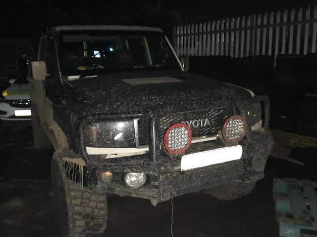 Watch as disqualified driver speeds away from police in Toyota 4x4