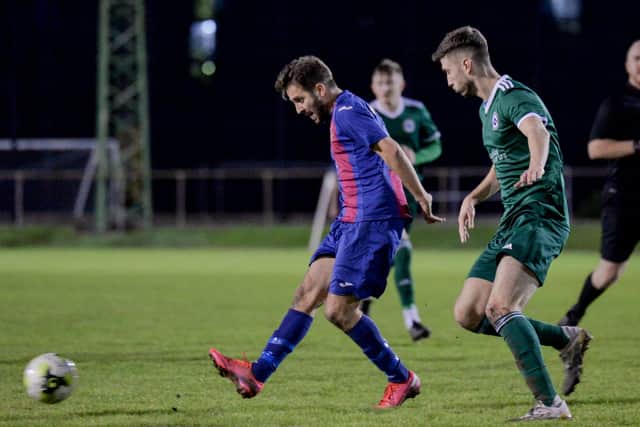 Dec Seiden makes a pass during US Portsmouth's FA Vase win against Brockenhurst. Pic: Martyn White