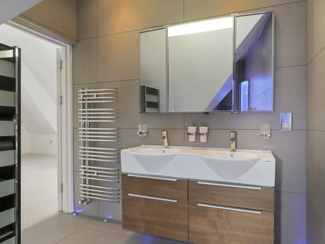 This property comes with four bedrooms, one reception room and two bathrooms as well as parking and a beautiful open plan kitchen.