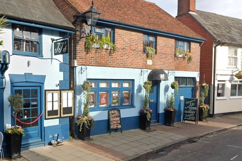 JJ's and Johnny's Tap Room, Emsworth has a breakfast, lunch and dinner menu and some of the main highlights on the dinner menu including burgers, fish and chips, and traditional classics.