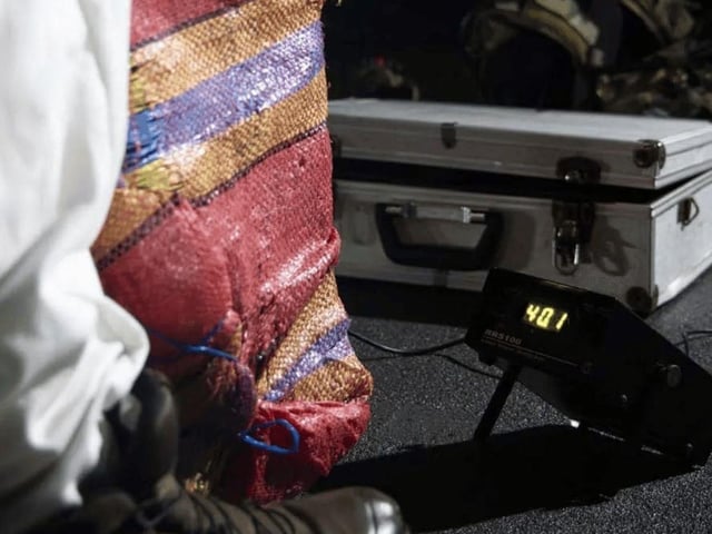 Portsmouth-based warship HMS Trent has seized £160m of cocaine from a submarine in the Caribbean Sea.